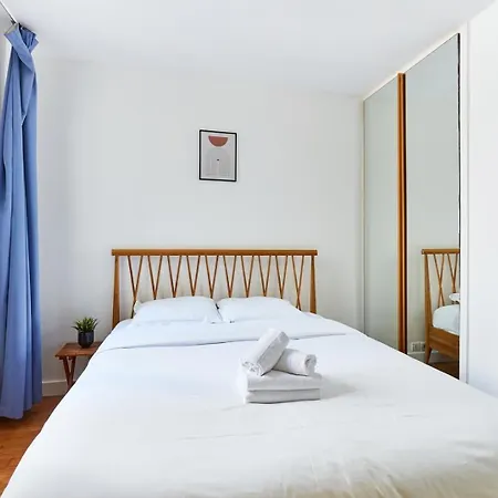 Bnbnook - Chic 1br With Balcony - Latin Quarter Apartment